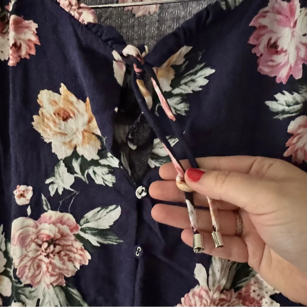 Buffalo Flutter Sleeve Floral Split Neck Top Navy Blossoms XXL Womens Spring - Picture 6 of 16